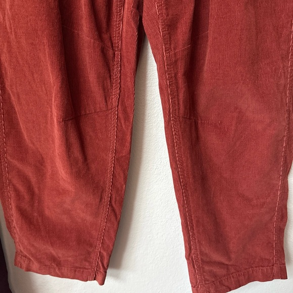 B2/4 Old Navy High rise ankle, Barrel style corduroys size large - Picture 3 of 8